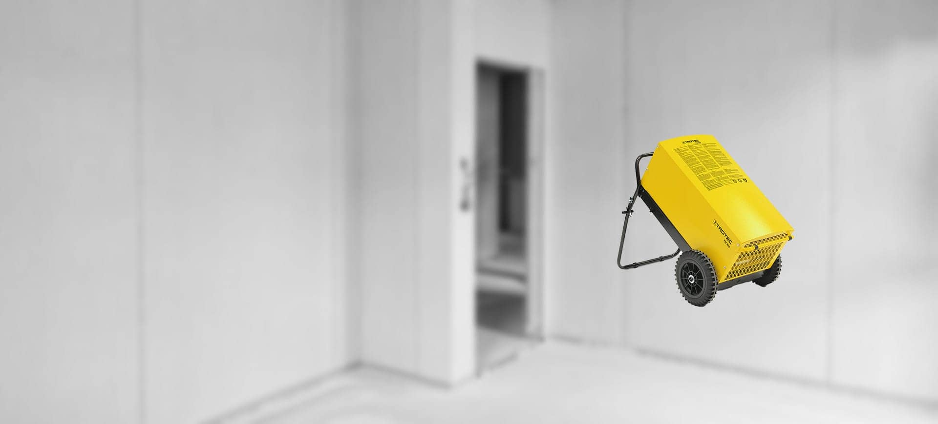 Gelber professioneller Bautrockner TTK800 auf großen Rädern mit stabilem Griff – mobiles Entfeuchtungsgerät zur Trocknung von Bau- und Sanierungsflächen.