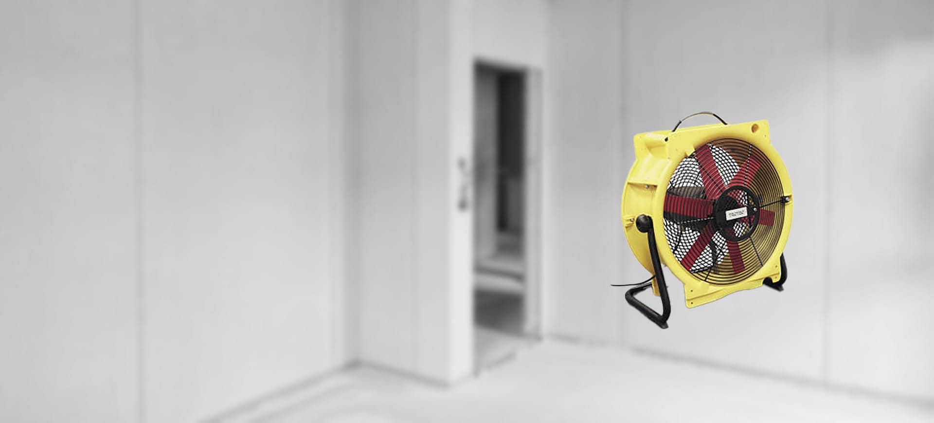 Gelber Hochleistungs-Ventilator TTV4500HP mit rotem Rotor und stabilem Metallgestell – professionelles Umluftgerät zur Unterstützung von Trocknungsprozessen.